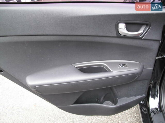 Чорний Кіа K5, об'ємом двигуна 0 л та пробігом 210 тис. км за 13900 $, фото 33 на Automoto.ua