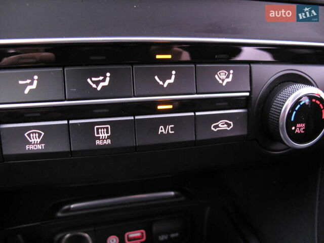 Чорний Кіа K5, об'ємом двигуна 0 л та пробігом 210 тис. км за 13900 $, фото 92 на Automoto.ua