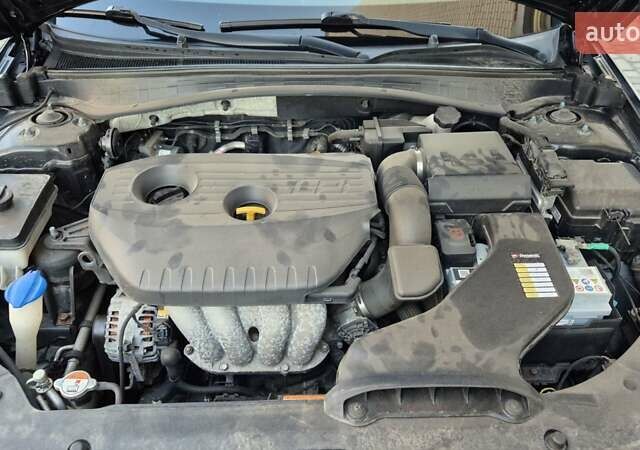 Чорний Кіа K5, об'ємом двигуна 2 л та пробігом 259 тис. км за 13000 $, фото 23 на Automoto.ua
