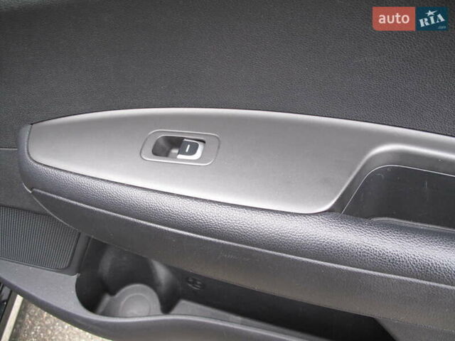 Чорний Кіа K5, об'ємом двигуна 0 л та пробігом 210 тис. км за 13900 $, фото 48 на Automoto.ua