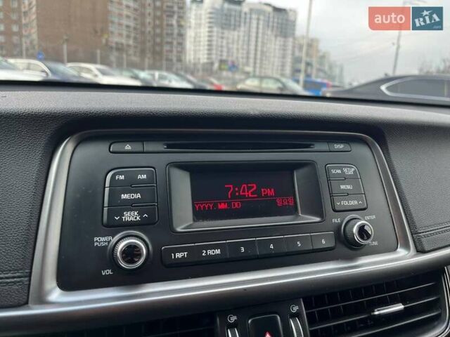 Черный Киа K5, объемом двигателя 2 л и пробегом 349 тыс. км за 9990 $, фото 21 на Automoto.ua