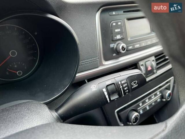 Черный Киа K5, объемом двигателя 2 л и пробегом 349 тыс. км за 9990 $, фото 18 на Automoto.ua