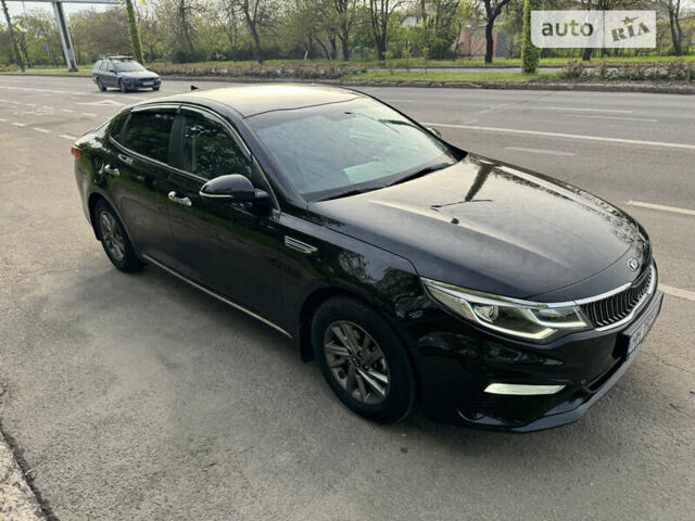 Чорний Кіа K5, об'ємом двигуна 2 л та пробігом 134 тис. км за 17499 $, фото 2 на Automoto.ua