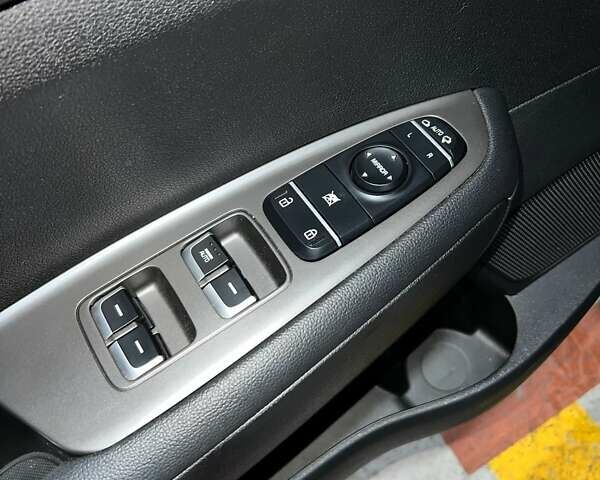 Черный Киа K5, объемом двигателя 0 л и пробегом 21 тыс. км за 12800 $, фото 4 на Automoto.ua
