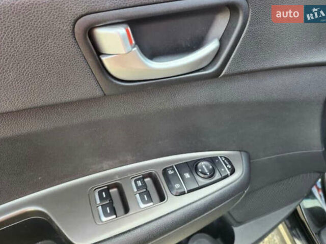 Черный Киа K5, объемом двигателя 2 л и пробегом 164 тыс. км за 11800 $, фото 16 на Automoto.ua