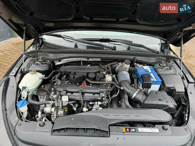 Чорний Кіа K5, об'ємом двигуна 1.6 л та пробігом 86 тис. км за 19900 $, фото 15 на Automoto.ua