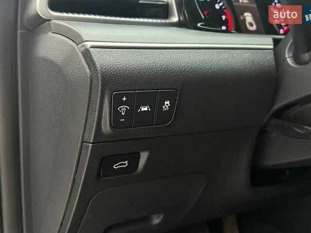 Чорний Кіа K5, об'ємом двигуна 1.6 л та пробігом 91 тис. км за 19990 $, фото 13 на Automoto.ua