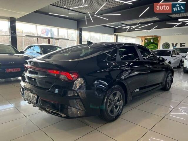 Чорний Кіа K5, об'ємом двигуна 2 л та пробігом 100 тис. км за 17900 $, фото 5 на Automoto.ua