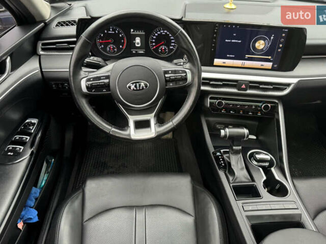 Черный Киа K5, объемом двигателя 2 л и пробегом 233 тыс. км за 22500 $, фото 1 на Automoto.ua