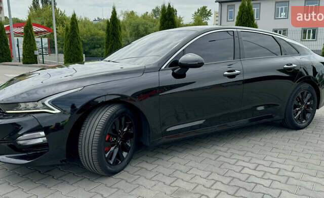Черный Киа K5, объемом двигателя 2 л и пробегом 233 тыс. км за 22500 $, фото 2 на Automoto.ua