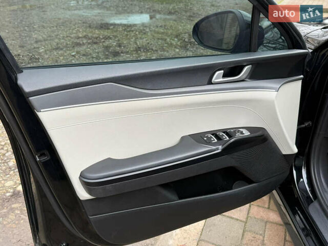 Чорний Кіа K5, об'ємом двигуна 1.6 л та пробігом 86 тис. км за 19900 $, фото 9 на Automoto.ua