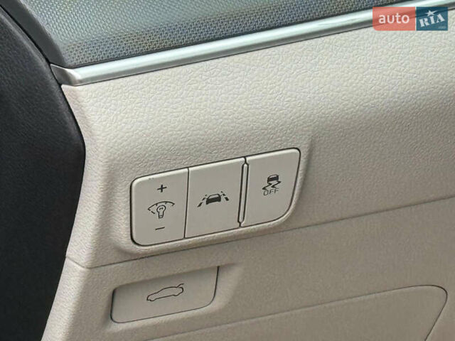 Чорний Кіа K5, об'ємом двигуна 1.6 л та пробігом 86 тис. км за 19900 $, фото 13 на Automoto.ua