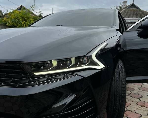 Черный Киа K5, объемом двигателя 2 л и пробегом 98 тыс. км за 27800 $, фото 3 на Automoto.ua
