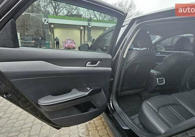 Черный Киа K5, объемом двигателя 2 л и пробегом 145 тыс. км за 21500 $, фото 15 на Automoto.ua