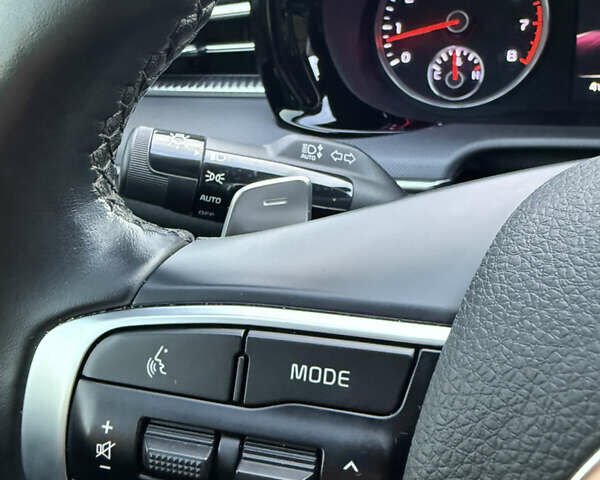 Черный Киа K5, объемом двигателя 2 л и пробегом 137 тыс. км за 22900 $, фото 39 на Automoto.ua