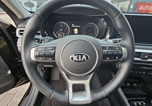 Черный Киа K5, объемом двигателя 2 л и пробегом 145 тыс. км за 21500 $, фото 4 на Automoto.ua
