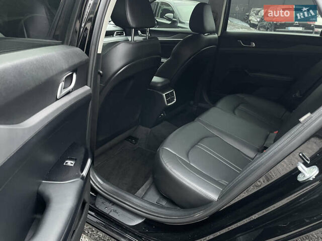Черный Киа K5, объемом двигателя 2 л и пробегом 155 тыс. км за 19200 $, фото 8 на Automoto.ua