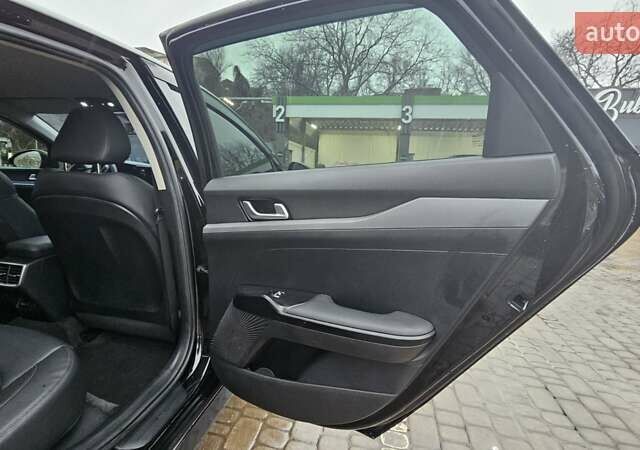 Черный Киа K5, объемом двигателя 2 л и пробегом 145 тыс. км за 21500 $, фото 17 на Automoto.ua