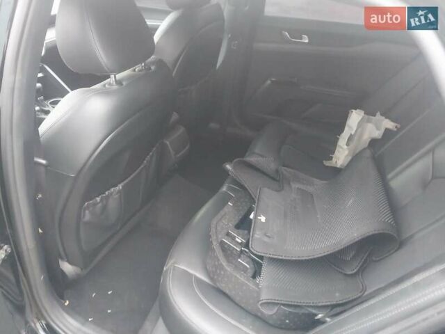 Черный Киа K5, объемом двигателя 1.6 л и пробегом 110 тыс. км за 13300 $, фото 5 на Automoto.ua