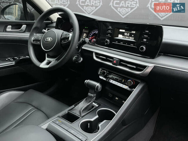 Черный Киа K5, объемом двигателя 2 л и пробегом 155 тыс. км за 19200 $, фото 15 на Automoto.ua