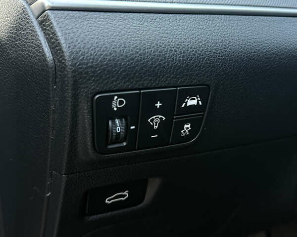 Черный Киа K5, объемом двигателя 2 л и пробегом 137 тыс. км за 22900 $, фото 22 на Automoto.ua