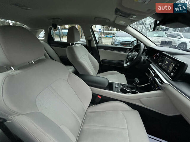 Черный Киа K5, объемом двигателя 1.6 л и пробегом 109 тыс. км за 20500 $, фото 28 на Automoto.ua