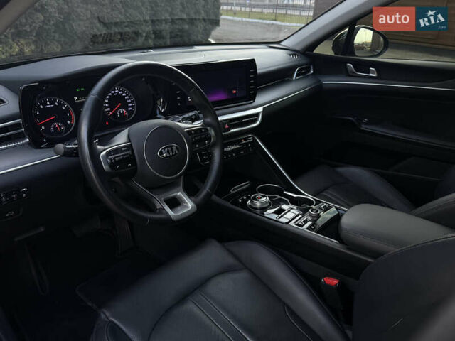Черный Киа K5, объемом двигателя 2 л и пробегом 137 тыс. км за 22900 $, фото 20 на Automoto.ua