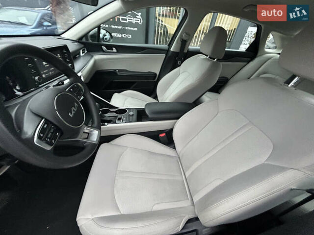 Черный Киа K5, объемом двигателя 1.6 л и пробегом 109 тыс. км за 20500 $, фото 18 на Automoto.ua