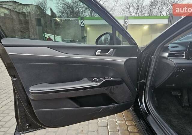 Черный Киа K5, объемом двигателя 2 л и пробегом 145 тыс. км за 21500 $, фото 12 на Automoto.ua