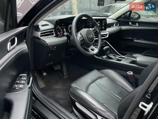 Черный Киа K5, объемом двигателя 2 л и пробегом 155 тыс. км за 19200 $, фото 6 на Automoto.ua