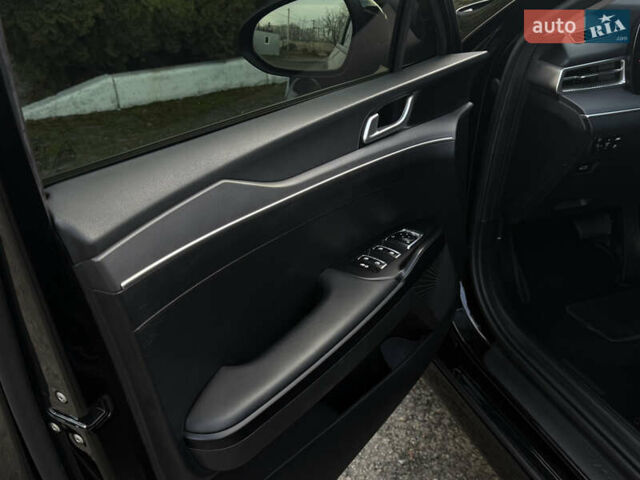 Черный Киа K5, объемом двигателя 2 л и пробегом 137 тыс. км за 22900 $, фото 16 на Automoto.ua