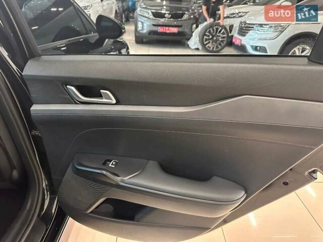Черный Киа K5, объемом двигателя 2 л и пробегом 171 тыс. км за 21900 $, фото 24 на Automoto.ua