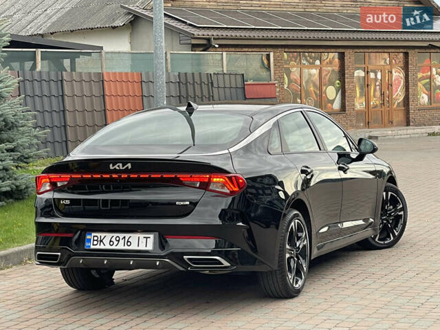 Черный Киа K5, объемом двигателя 1.6 л и пробегом 7 тыс. км за 23199 $, фото 2 на Automoto.ua