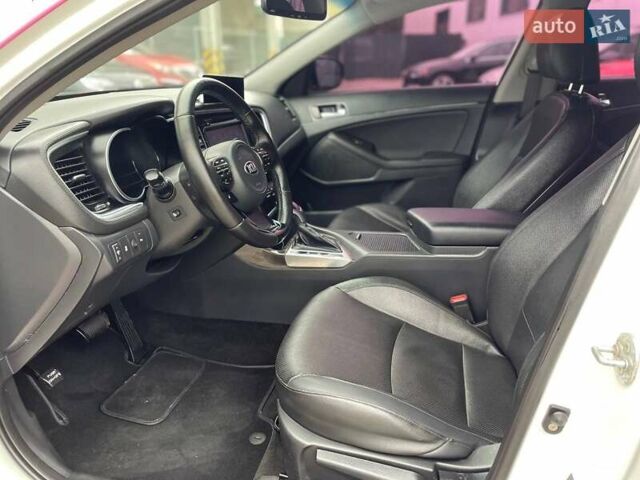 Красный Киа K5, объемом двигателя 2 л и пробегом 160 тыс. км за 11999 $, фото 14 на Automoto.ua