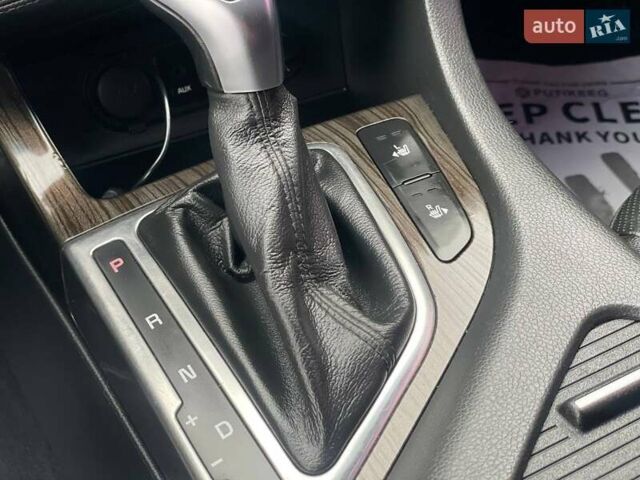 Красный Киа K5, объемом двигателя 2 л и пробегом 160 тыс. км за 11999 $, фото 18 на Automoto.ua