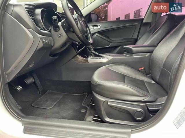 Красный Киа K5, объемом двигателя 2 л и пробегом 160 тыс. км за 11999 $, фото 13 на Automoto.ua