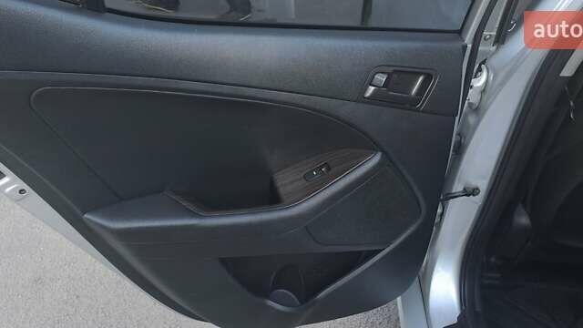 Кіа K5, об'ємом двигуна 2 л та пробігом 260 тис. км за 7500 $, фото 17 на Automoto.ua