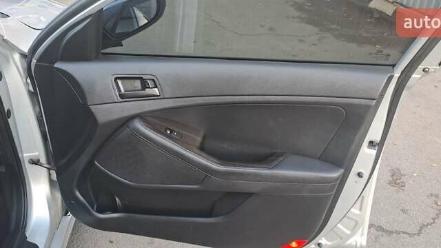 Кіа K5, об'ємом двигуна 2 л та пробігом 260 тис. км за 7500 $, фото 19 на Automoto.ua