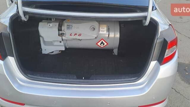 Кіа K5, об'ємом двигуна 2 л та пробігом 260 тис. км за 7500 $, фото 22 на Automoto.ua