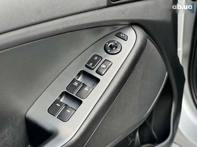 Киа K5, объемом двигателя 2 л и пробегом 216 тыс. км за 7600 $, фото 23 на Automoto.ua