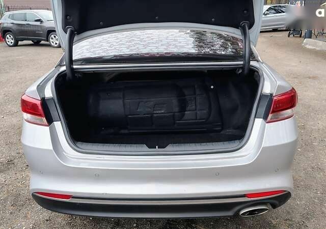 Киа K5, объемом двигателя 2 л и пробегом 314 тыс. км за 9999 $, фото 14 на Automoto.ua