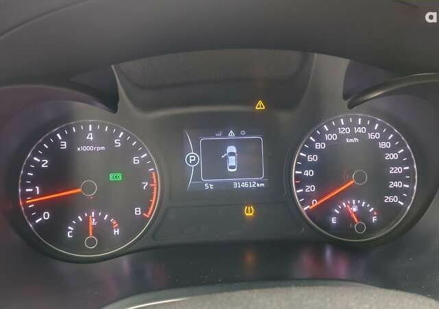 Киа K5, объемом двигателя 2 л и пробегом 314 тыс. км за 9999 $, фото 12 на Automoto.ua