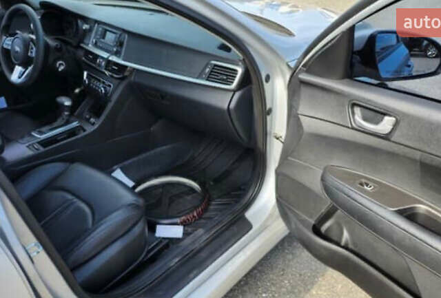 Киа K5, объемом двигателя 2 л и пробегом 235 тыс. км за 9800 $, фото 10 на Automoto.ua