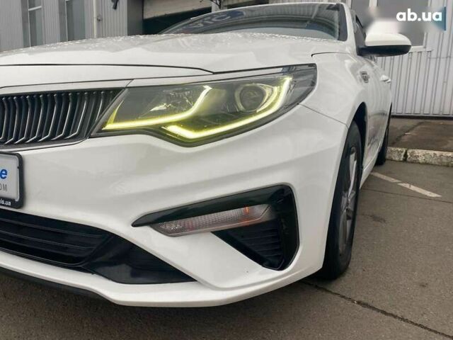 Кіа K5, об'ємом двигуна 2 л та пробігом 405 тис. км за 12490 $, фото 3 на Automoto.ua