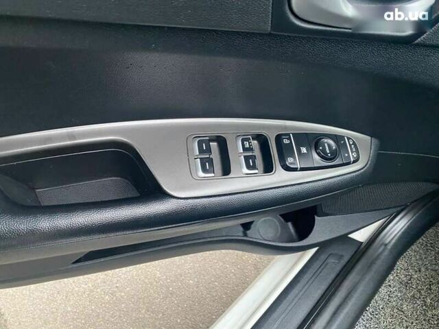 Кіа K5, об'ємом двигуна 2 л та пробігом 405 тис. км за 12490 $, фото 12 на Automoto.ua