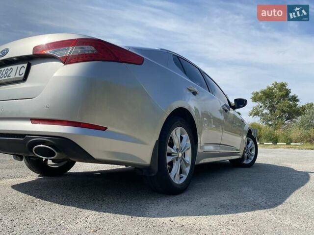 Серый Киа K5, объемом двигателя 2 л и пробегом 250 тыс. км за 10200 $, фото 7 на Automoto.ua