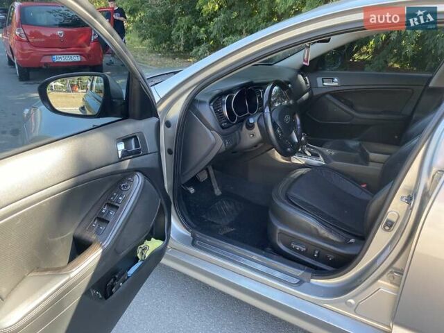 Серый Киа K5, объемом двигателя 2 л и пробегом 250 тыс. км за 10200 $, фото 12 на Automoto.ua
