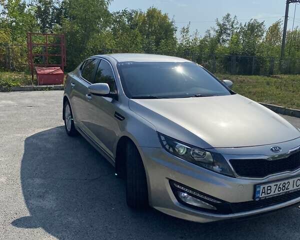 Серый Киа K5, объемом двигателя 2 л и пробегом 250 тыс. км за 10200 $, фото 3 на Automoto.ua
