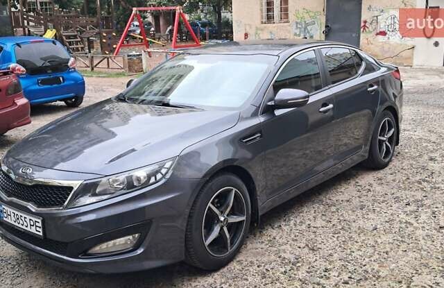 Серый Киа K5, объемом двигателя 2 л и пробегом 160 тыс. км за 9500 $, фото 5 на Automoto.ua