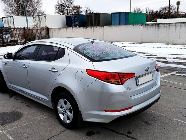 Серый Киа K5, объемом двигателя 20 л и пробегом 350 тыс. км за 6800 $, фото 1 на Automoto.ua